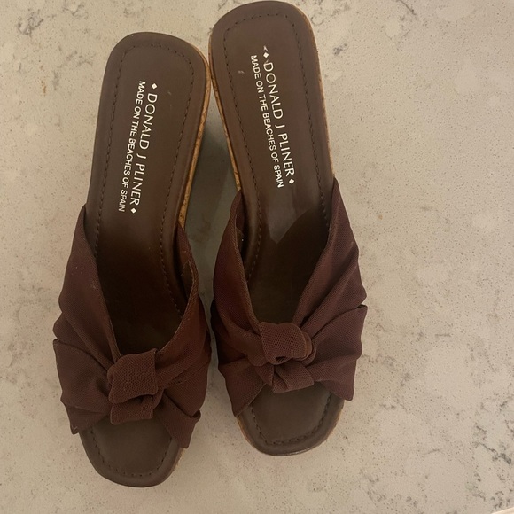 Donald J Pliner Size 9.5 brown wedge sandal - Picture 3 of 4